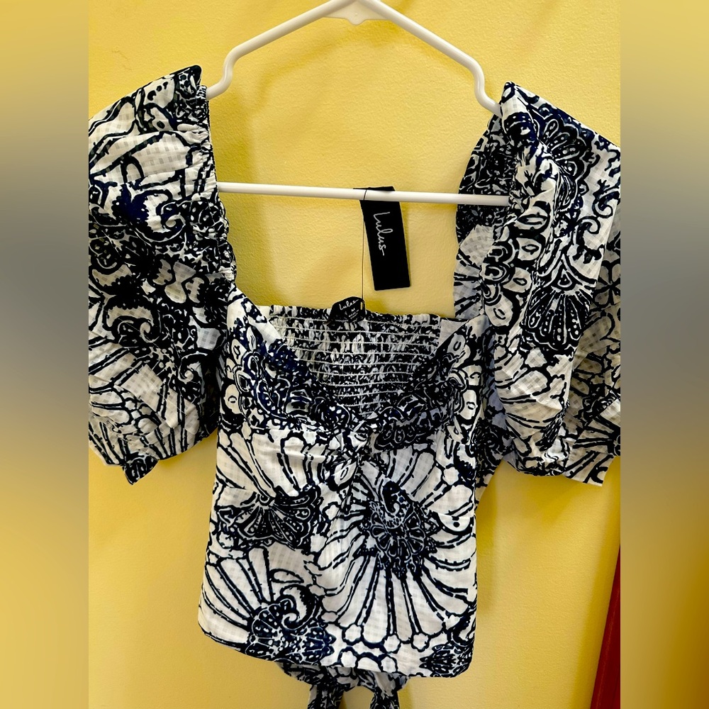 Lulus NWT blue and white boho print, sleeved crop top with tie waste. Medium